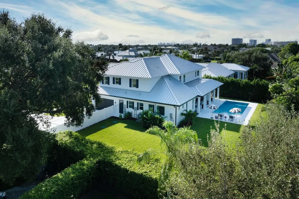 11823 Lake Shore Place North Palm Beach FL 33408