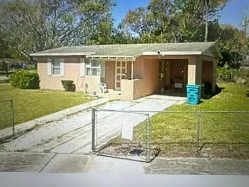 2001 NW 2nd Court Boynton Beach FL 33435