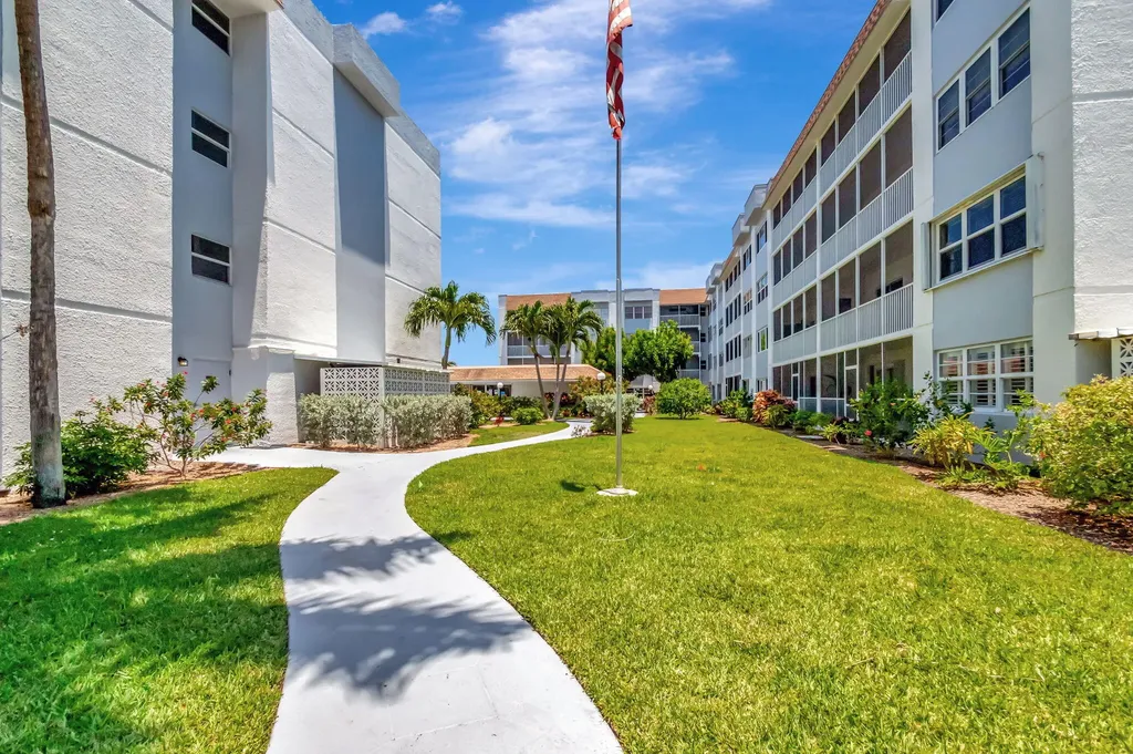 1502 S Lakeside Drive Lake Worth Beach FL 33460