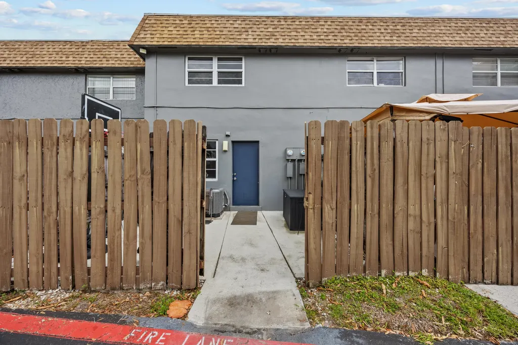 4656 NW 9th Drive Plantation FL 33317