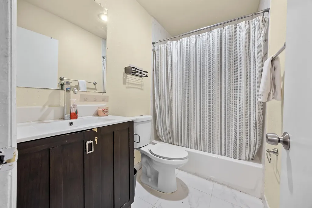 4656 NW 9th Drive Plantation FL 33317