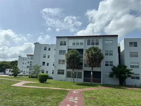 2860 Somerset Drive Lauderdale Lakes FL 33311