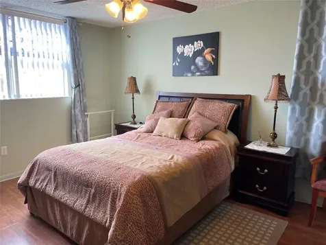 2860 Somerset Drive Lauderdale Lakes FL 33311