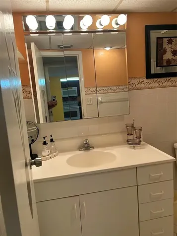 2860 Somerset Drive Lauderdale Lakes FL 33311