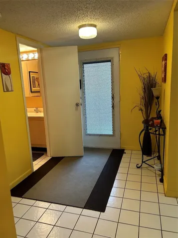 2860 Somerset Drive Lauderdale Lakes FL 33311