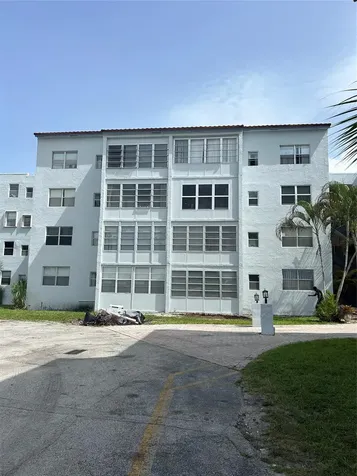 2860 Somerset Drive Lauderdale Lakes FL 33311
