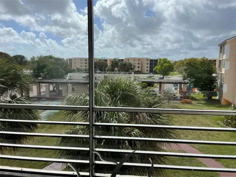 2860 Somerset Drive Lauderdale Lakes FL 33311