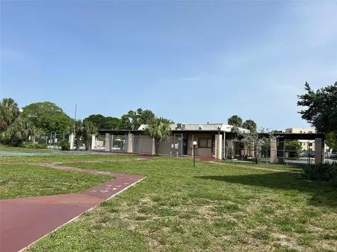 2860 Somerset Drive Lauderdale Lakes FL 33311