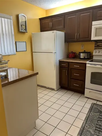 2860 Somerset Drive Lauderdale Lakes FL 33311