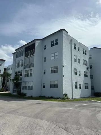 2860 Somerset Drive Lauderdale Lakes FL 33311