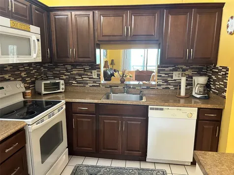 2860 Somerset Drive Lauderdale Lakes FL 33311