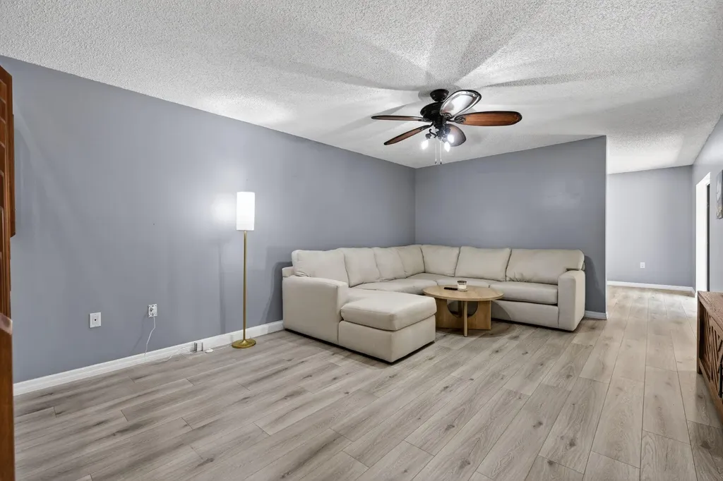 527 5th Terrace Palm Beach Gardens FL 33418