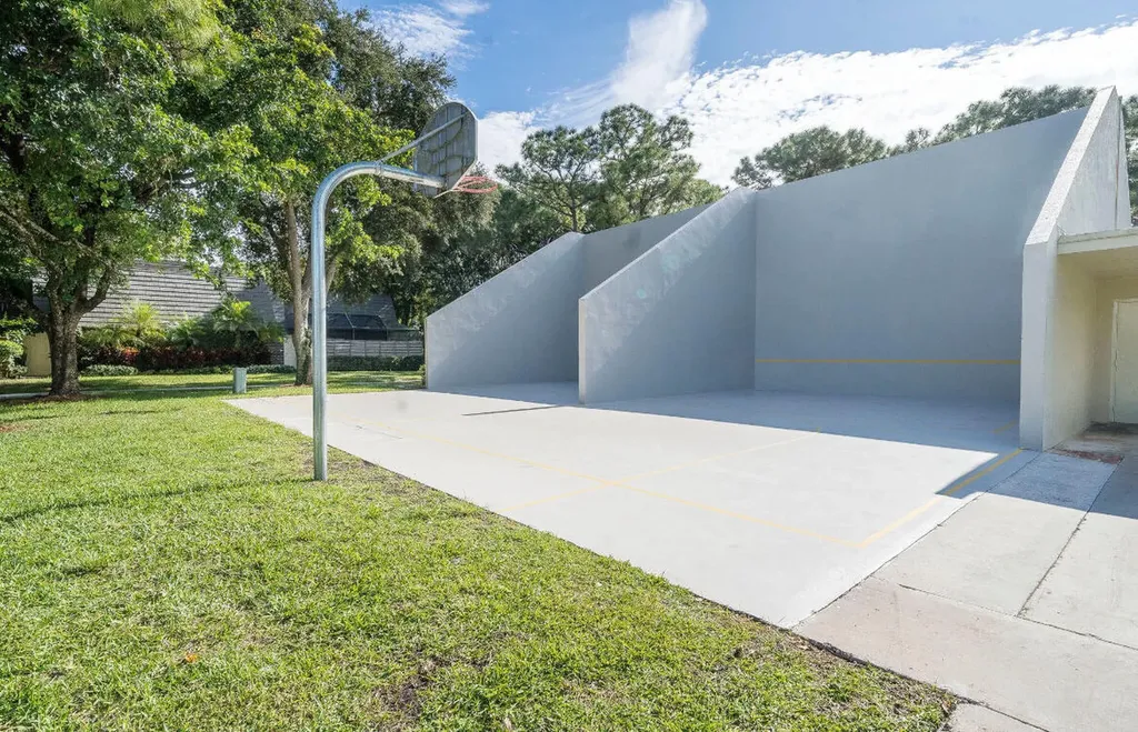 527 5th Terrace Palm Beach Gardens FL 33418
