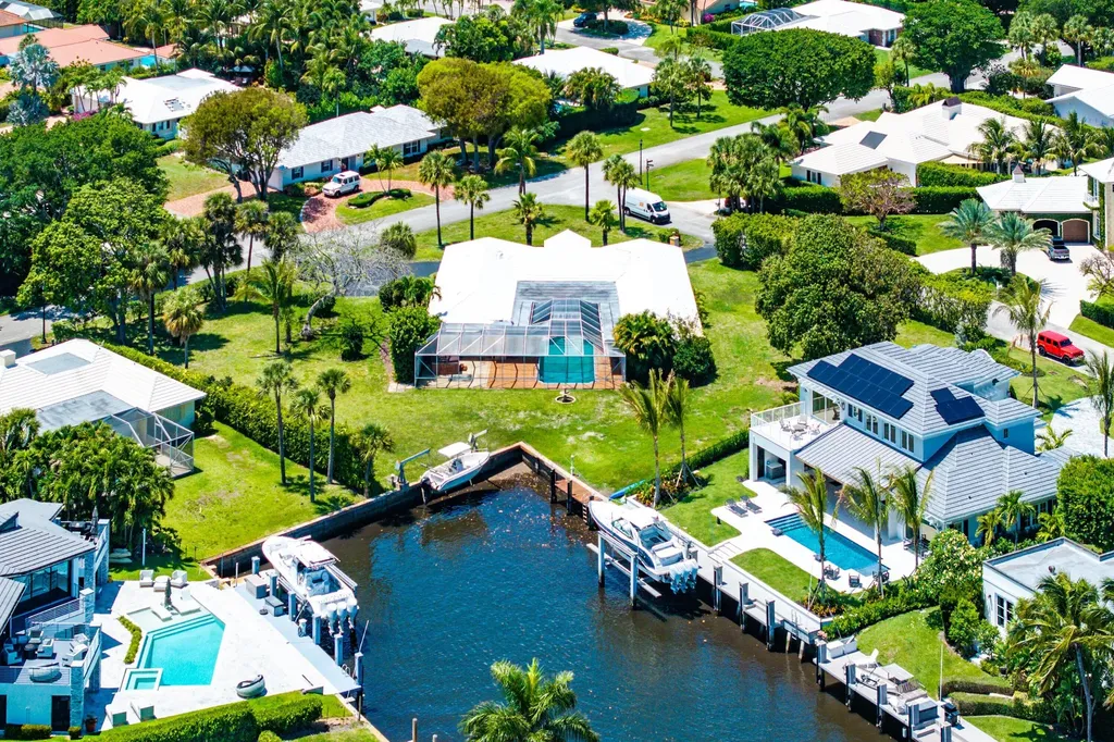 920 Emerald Row Gulf Stream FL 33483