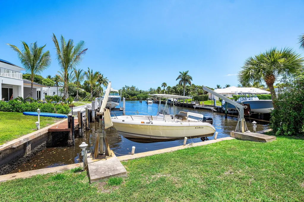 920 Emerald Row Gulf Stream FL 33483