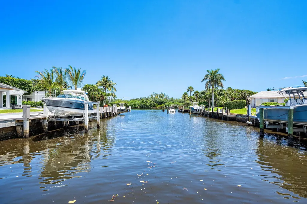 920 Emerald Row Gulf Stream FL 33483