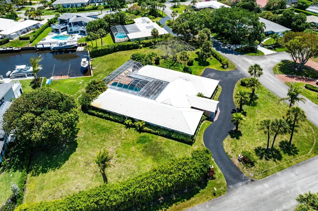920 Emerald Row Gulf Stream FL 33483