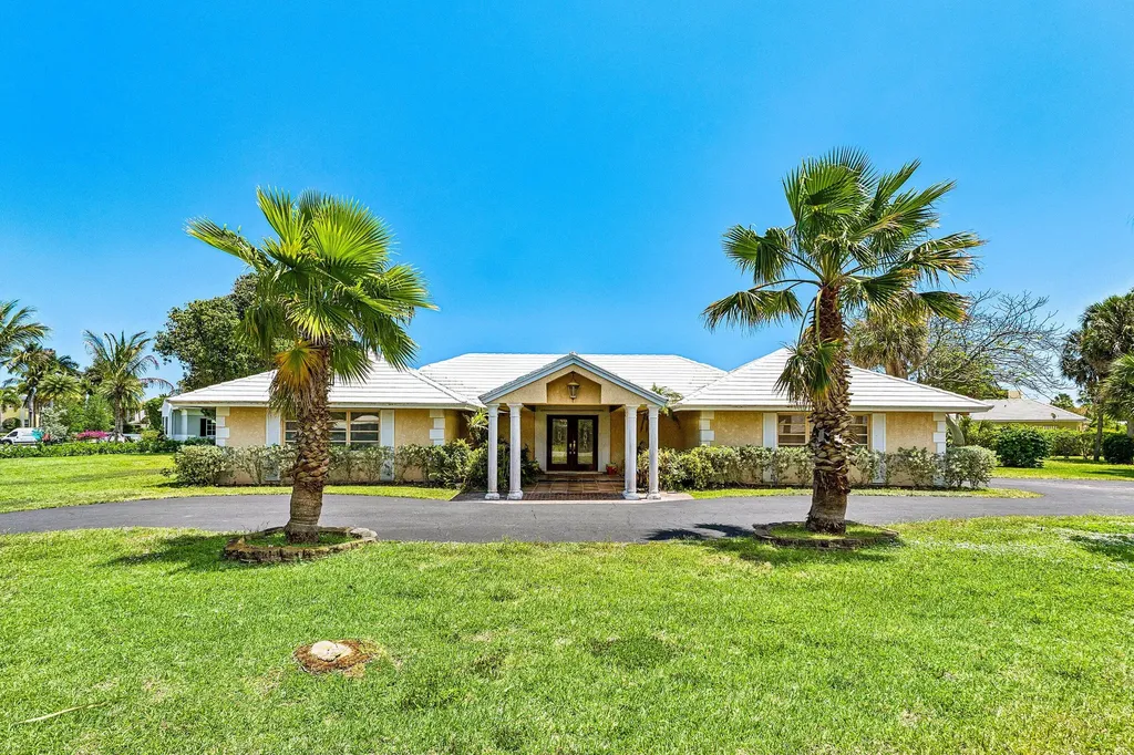 920 Emerald Row Gulf Stream FL 33483