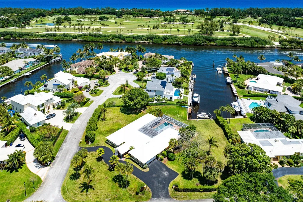 920 Emerald Row Gulf Stream FL 33483