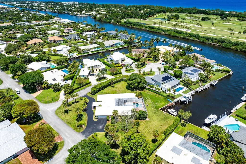 920 Emerald Row Gulf Stream FL 33483