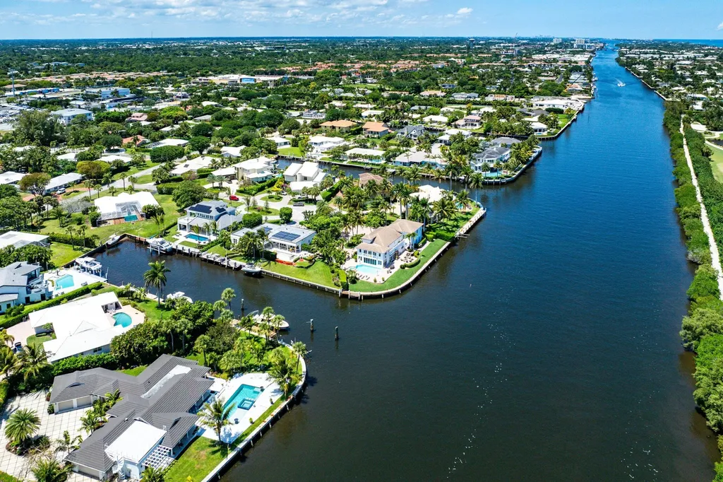 920 Emerald Row Gulf Stream FL 33483