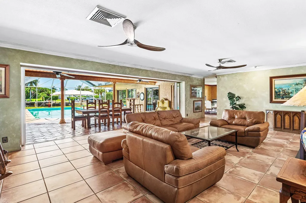 920 Emerald Row Gulf Stream FL 33483