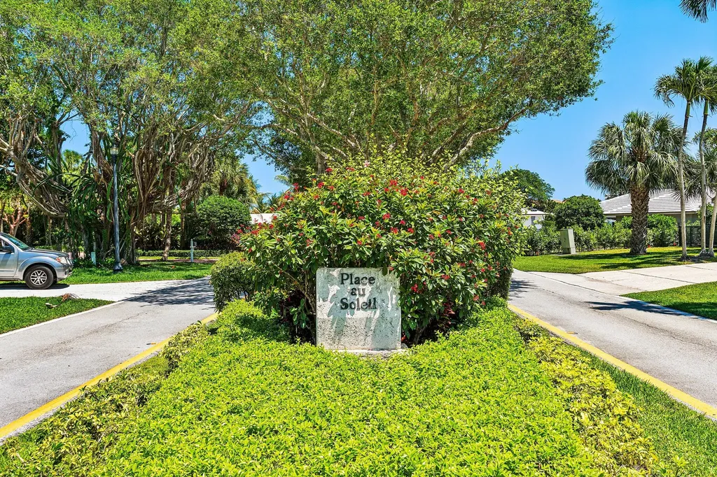 920 Emerald Row Gulf Stream FL 33483