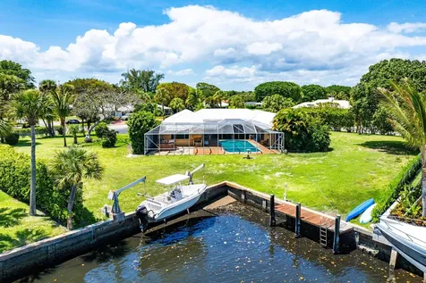 920 Emerald Row Gulf Stream FL 33483