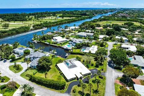 920 Emerald Row Gulf Stream FL 33483
