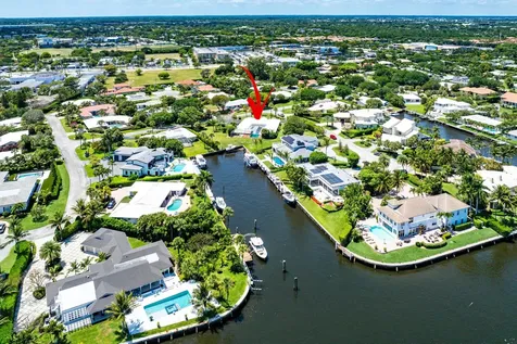 920 Emerald Row Gulf Stream FL 33483
