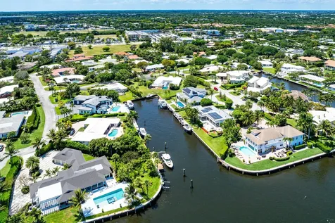 920 Emerald Row Gulf Stream FL 33483