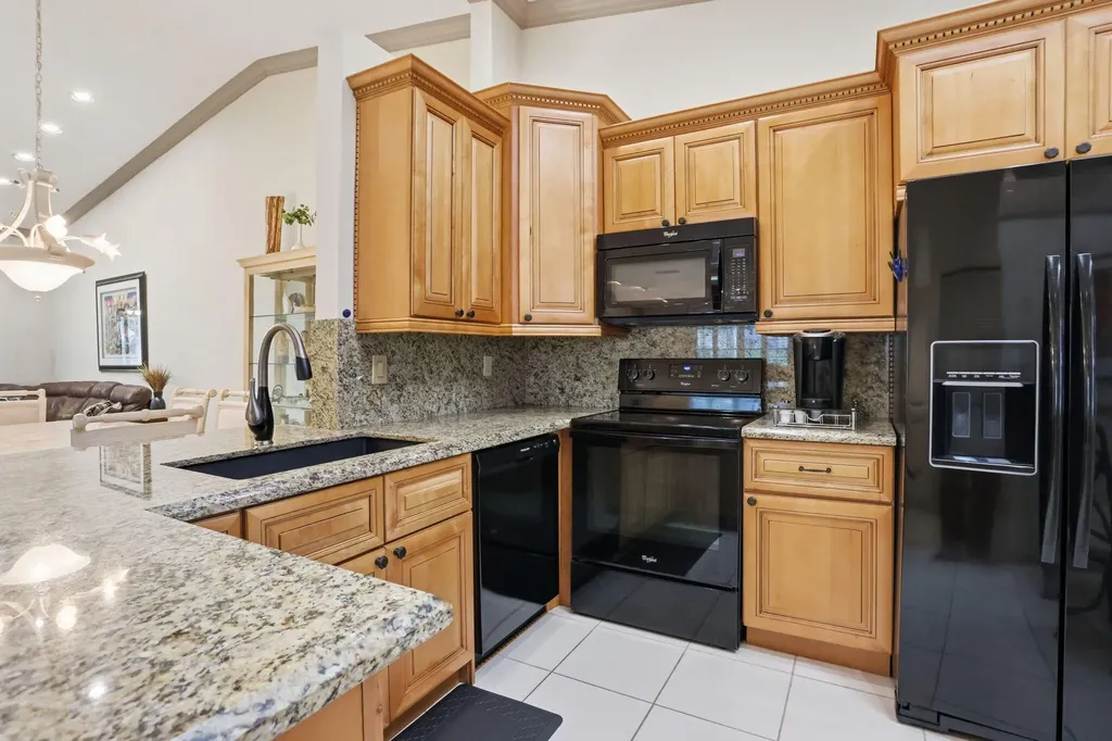 6329 Royal Manor Circle Delray Beach FL 33484