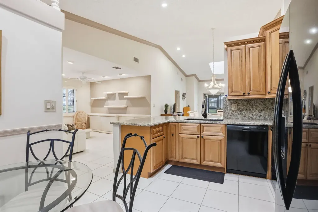 6329 Royal Manor Circle Delray Beach FL 33484