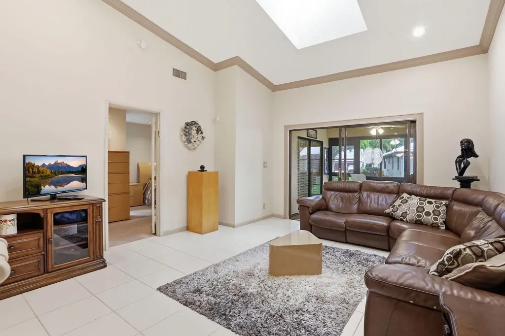 6329 Royal Manor Circle Delray Beach FL 33484
