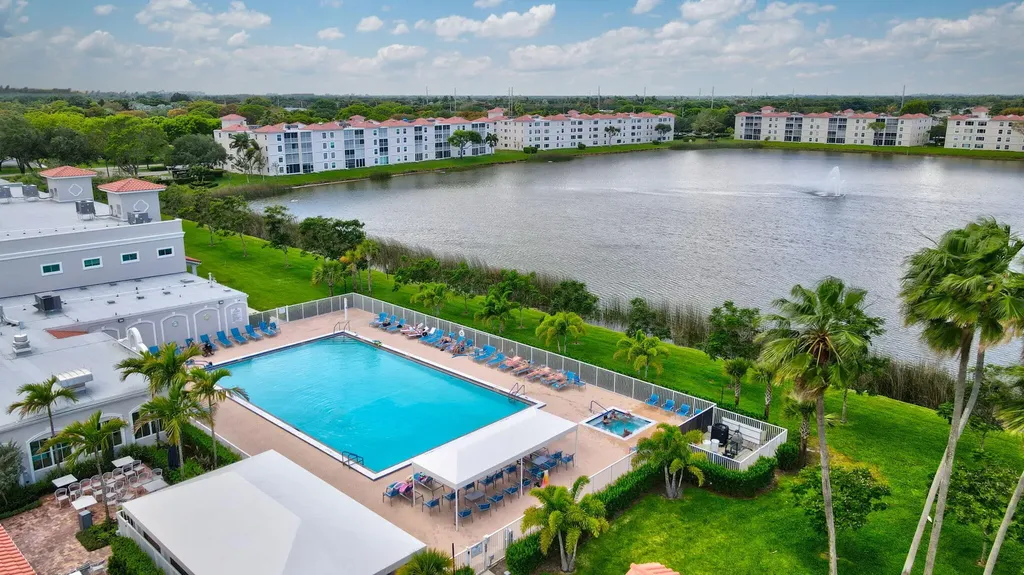 6329 Royal Manor Circle Delray Beach FL 33484