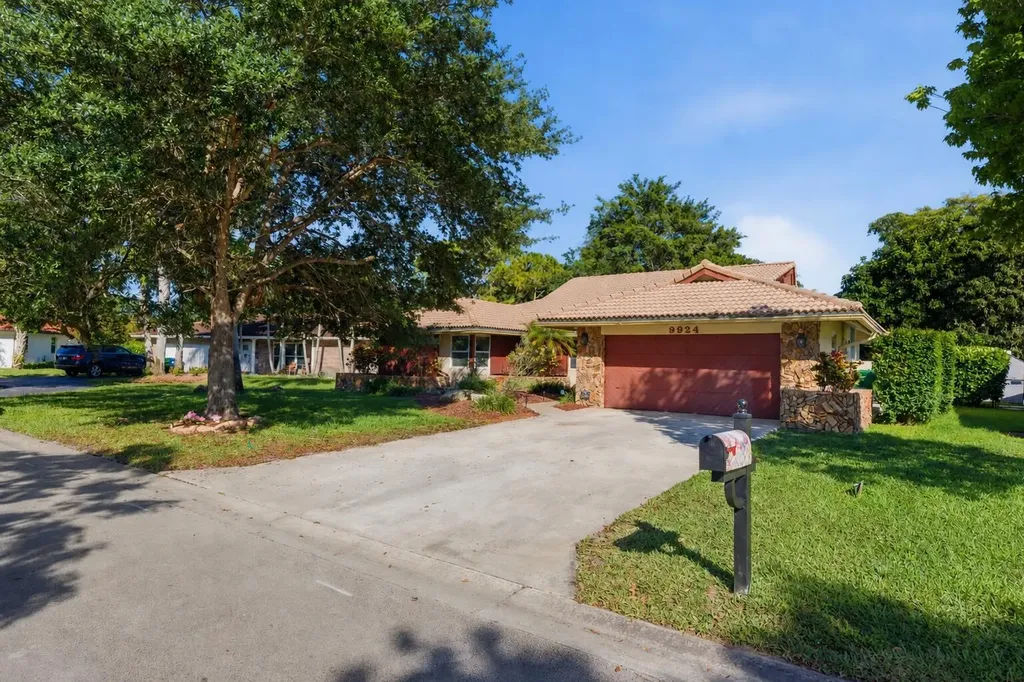 9924 NW 3rd Place Coral Springs FL 33071