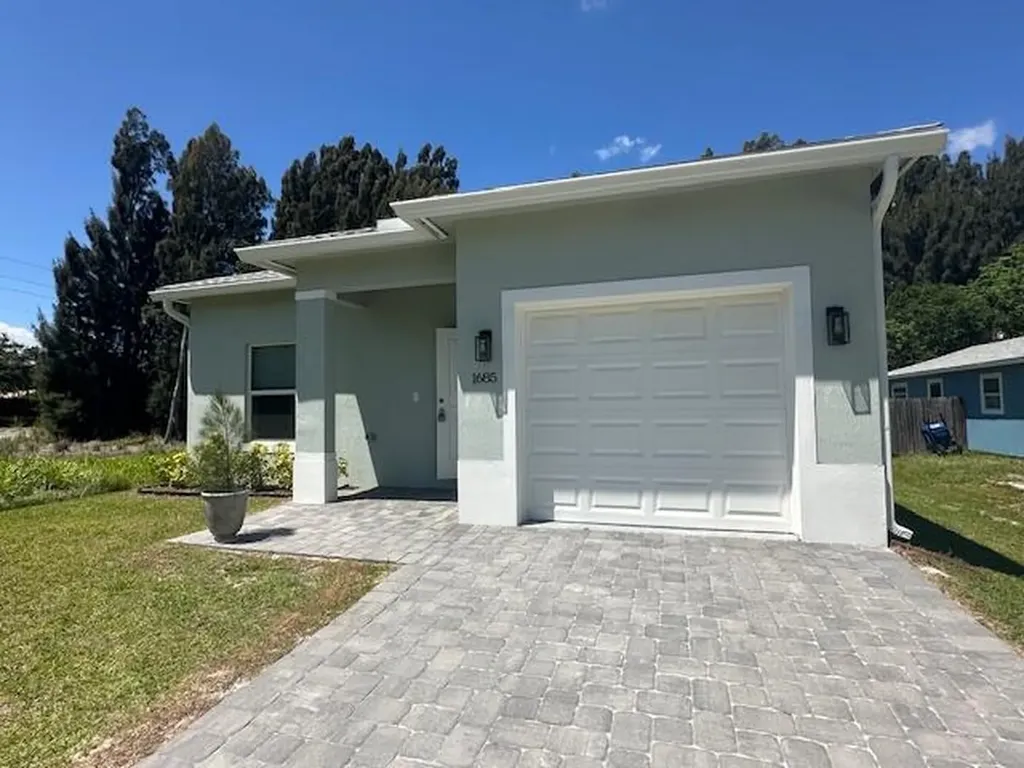 1685 SW 22nd Avenue Avenue SW Vero Beach FL 32962