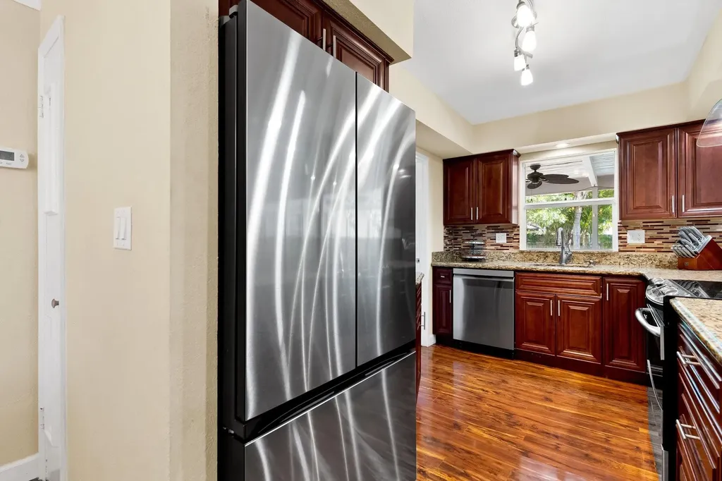 806 SE 9th Avenue Deerfield Beach FL 33441