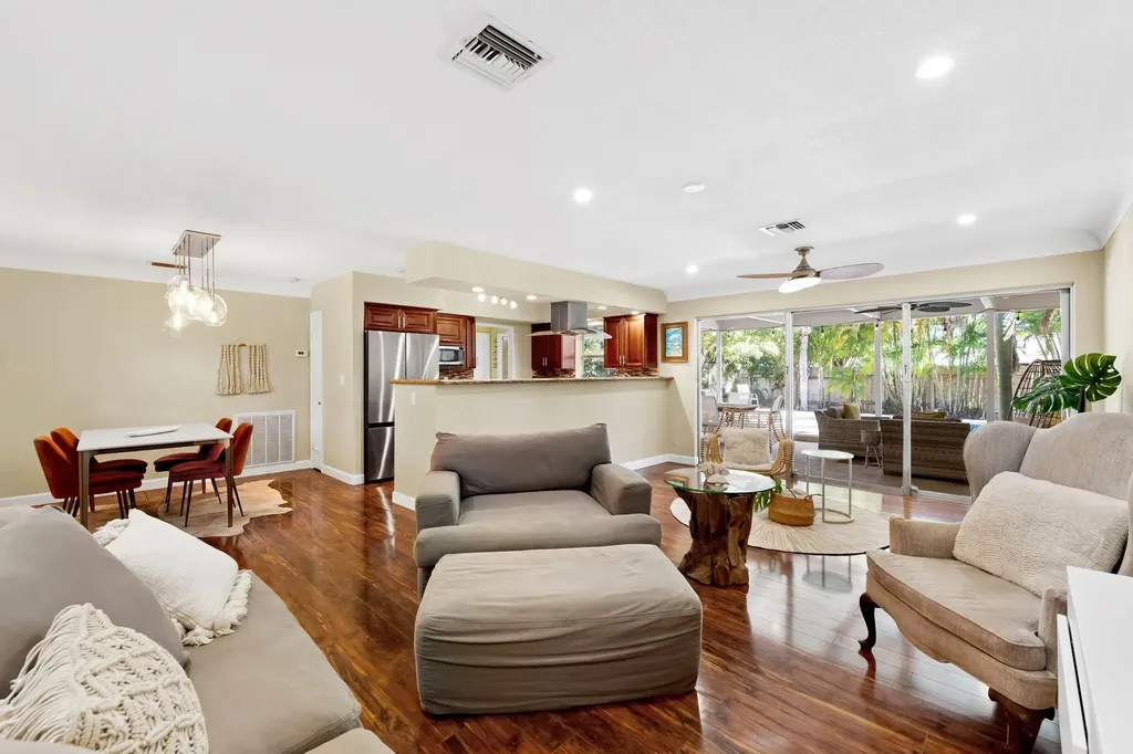 806 SE 9th Avenue Deerfield Beach FL 33441