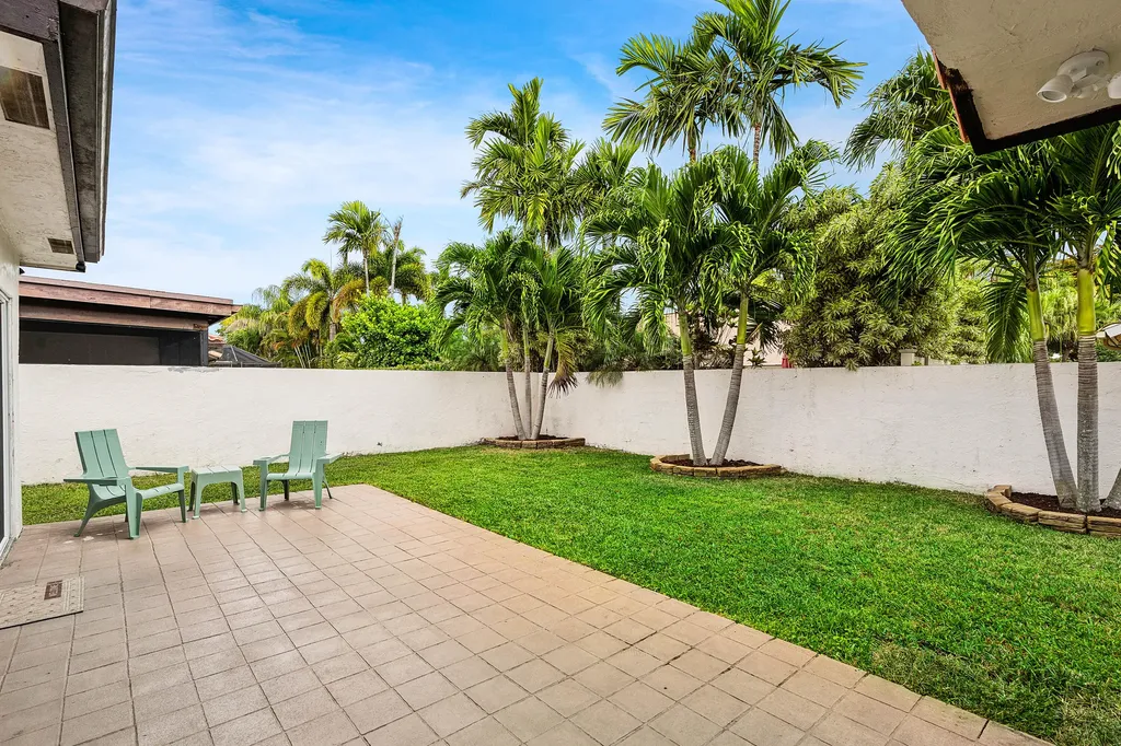 7674 Solimar Circle Boca Raton FL 33433