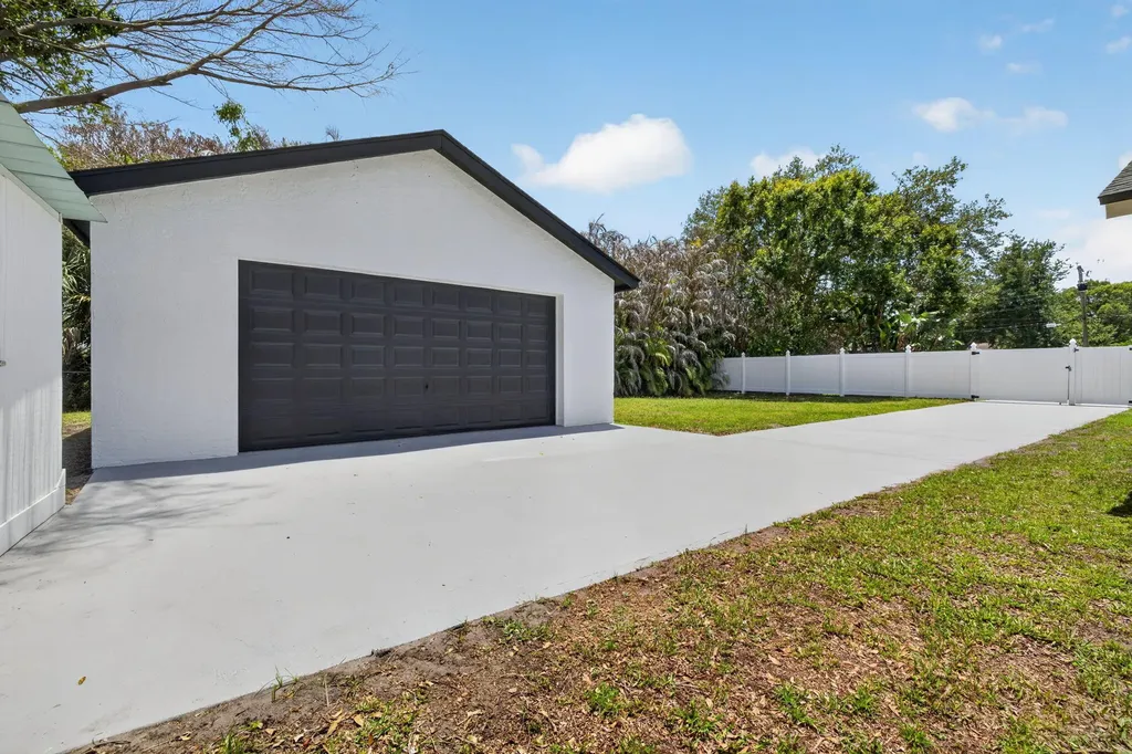 1721 SW Ocean Cove Avenue Port St Lucie FL 34953