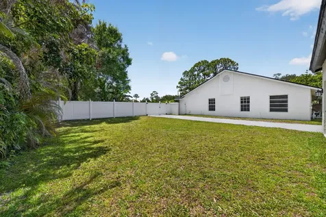 1721 SW Ocean Cove Avenue Port St Lucie FL 34953