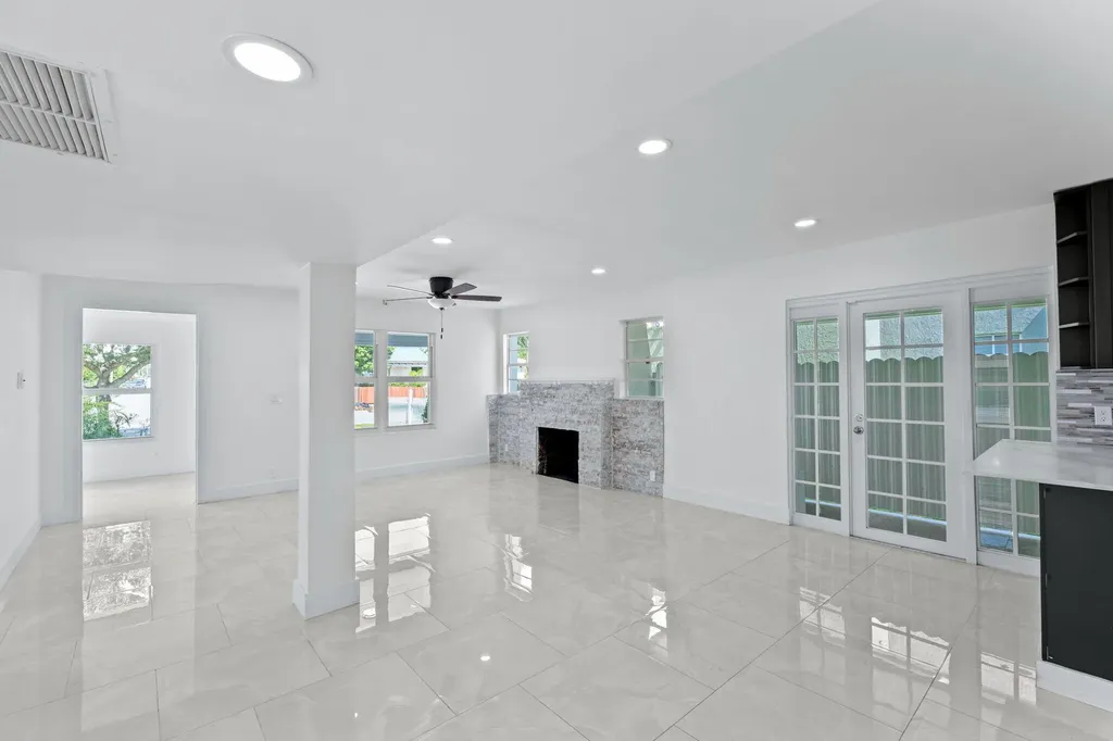 4324 Garden Avenue West Palm Beach FL 33405