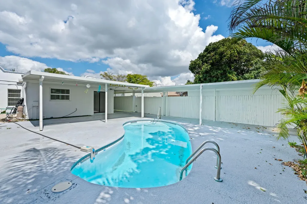 4324 Garden Avenue West Palm Beach FL 33405