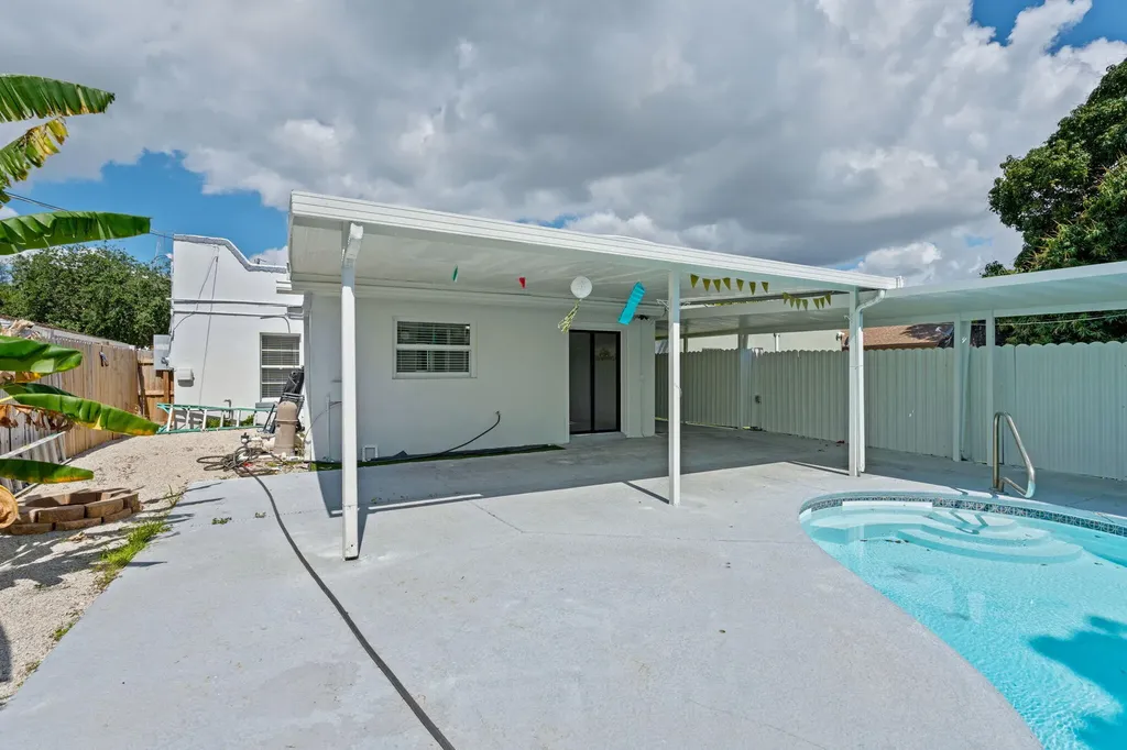 4324 Garden Avenue West Palm Beach FL 33405