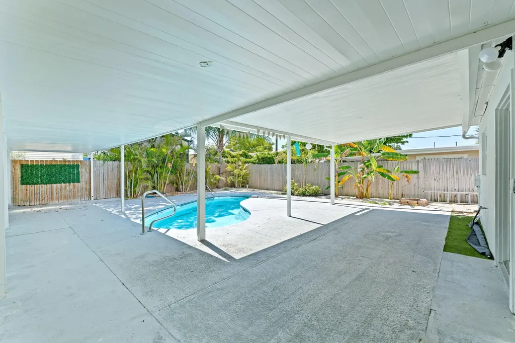 4324 Garden Avenue West Palm Beach FL 33405