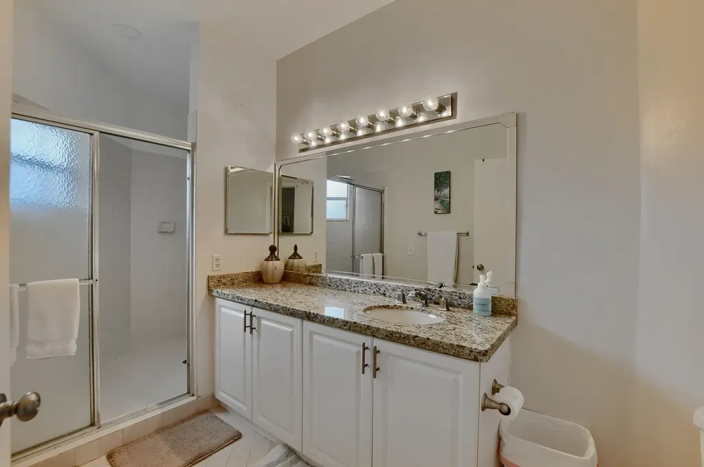 6563 Via Regina Boca Raton FL 33433