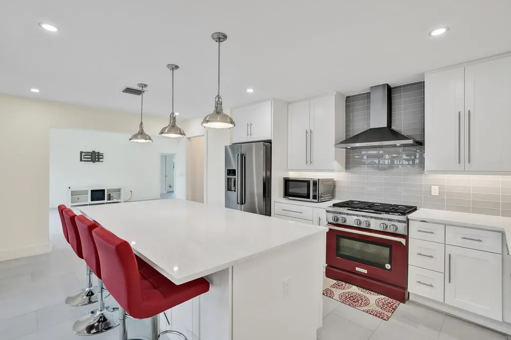 320 SE 5th Avenue Pompano Beach FL 33060