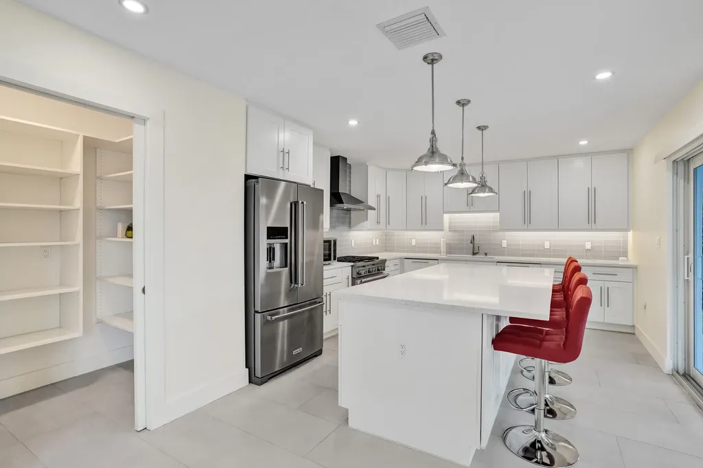 320 SE 5th Avenue Pompano Beach FL 33060
