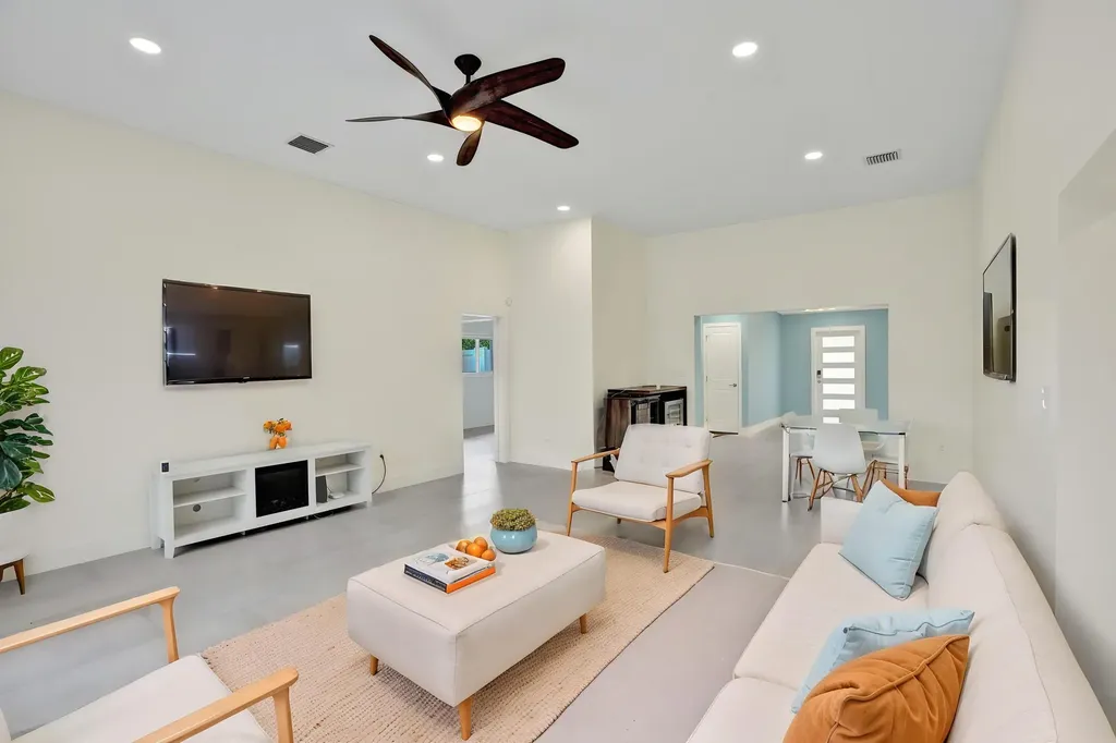 320 SE 5th Avenue Pompano Beach FL 33060